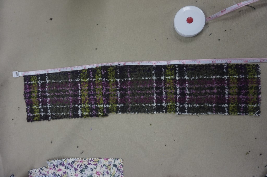 Cut out a gusset of 3" by 16". Stitch swatches together to achieve length.