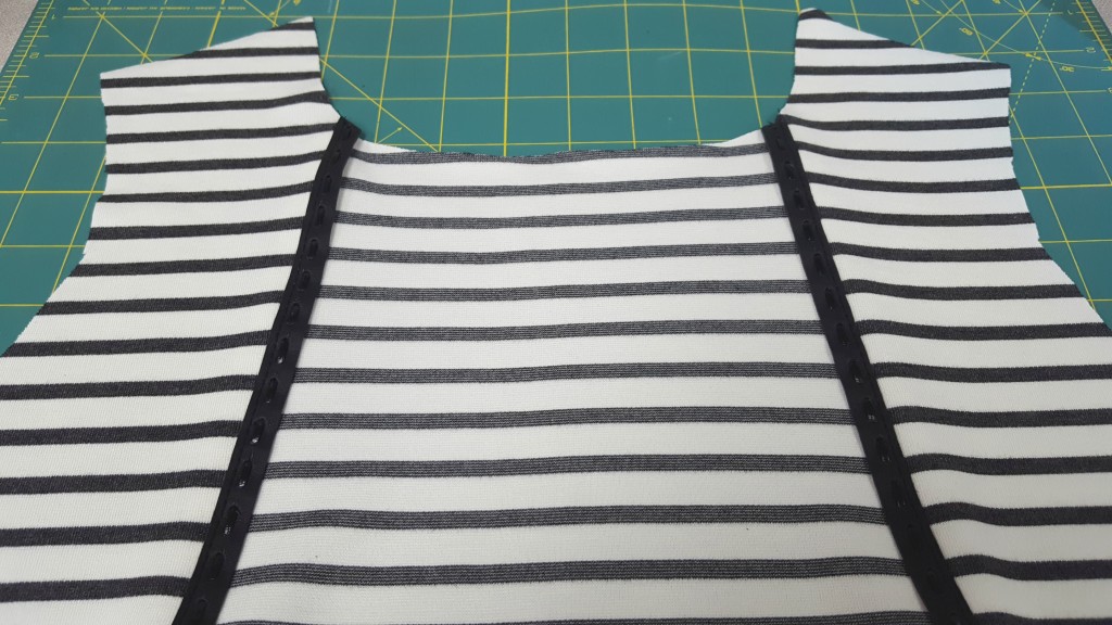 Mood DIY: Free Mock Neck Shirt Sewing Pattern Mood DIY: Free Mock Neck Shirt Sewing Pattern