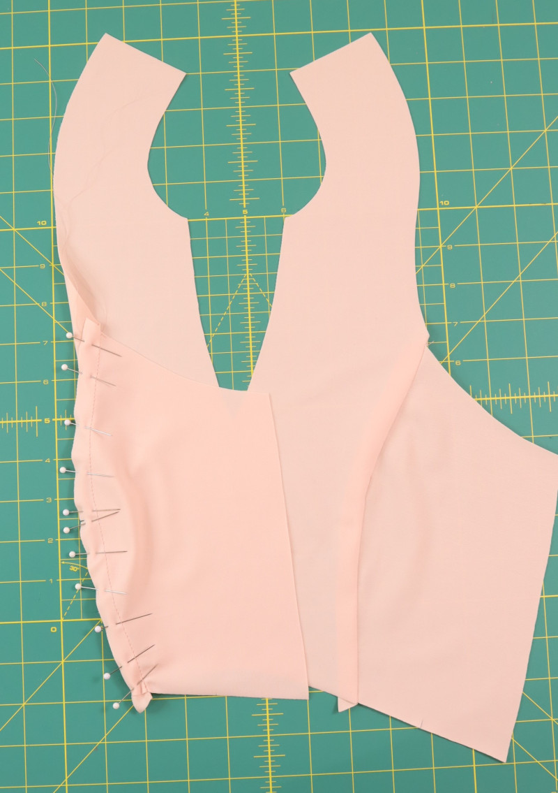 The Olympia Tennis Dress: How to sew the upper side to the upper front center