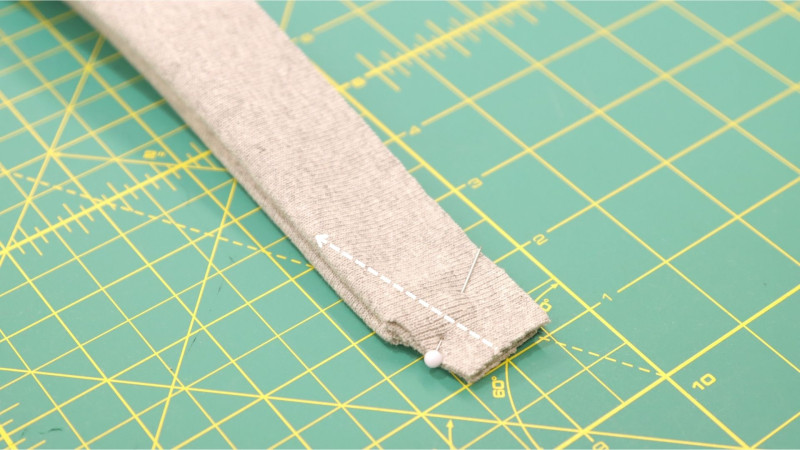 How To Sew The V Shape Neck Band Piece Of The Bivalvia Beach Romper In Stretch Cotton Knit Fashion Fabric