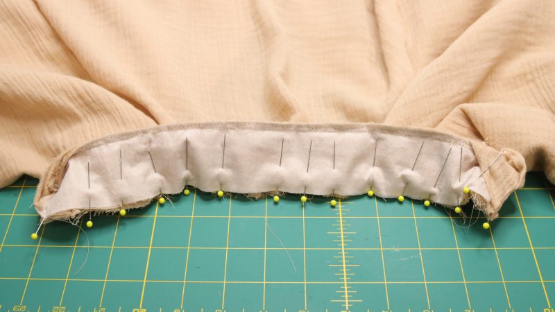 How to attach the collar to the outside of the neckline