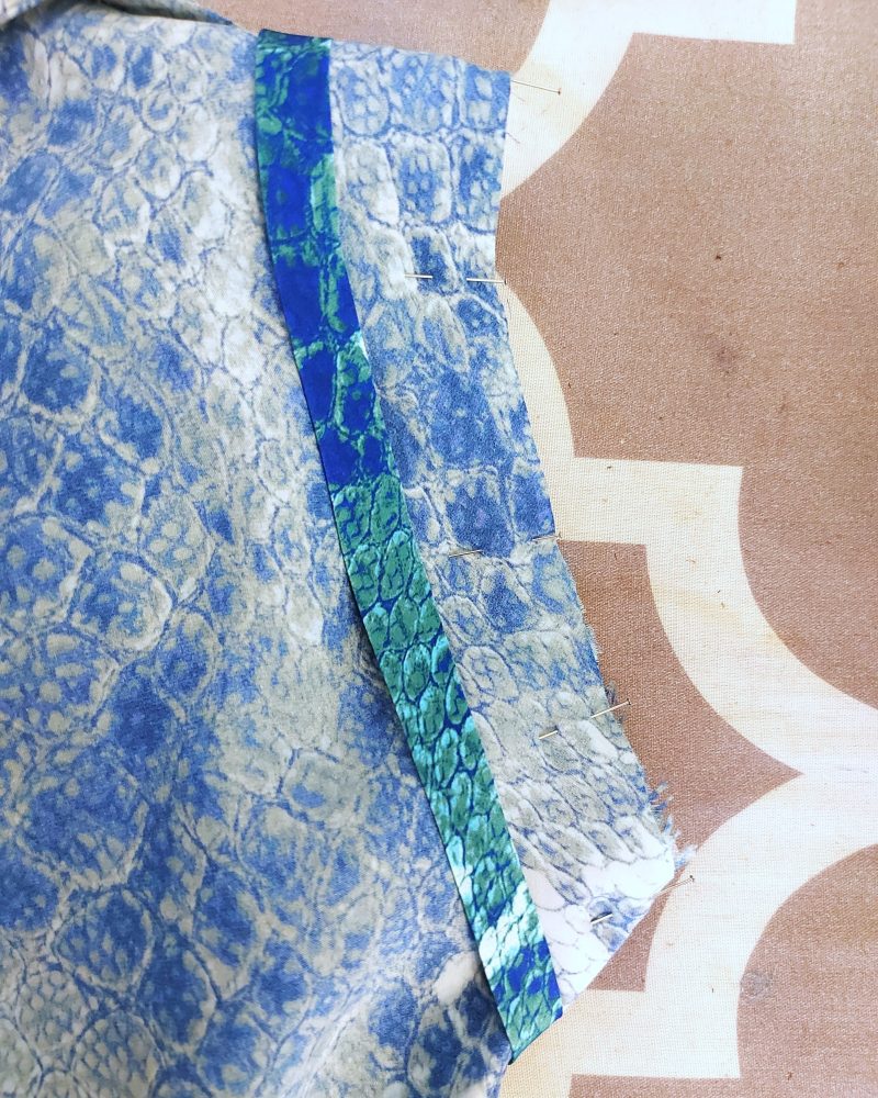 How to attach the binding to the armhole
