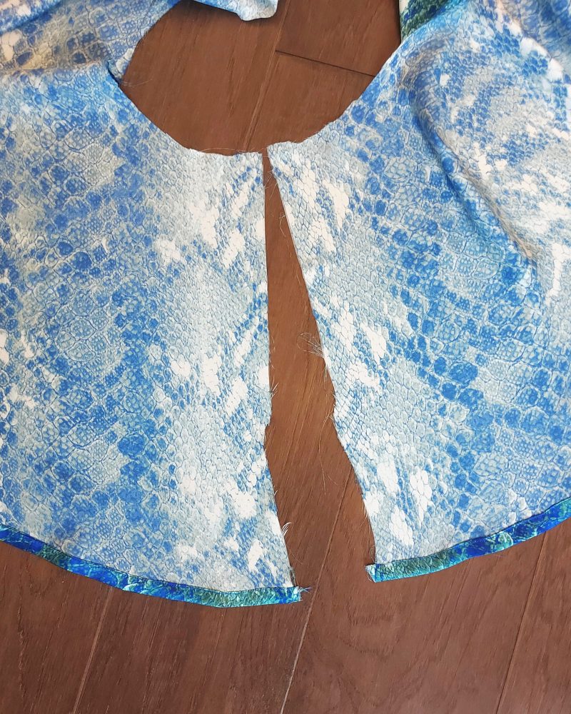 How to finish the bottom of the skirt with a double-folded hem