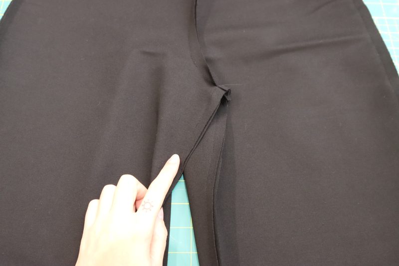 How To Pin Sew Inseam - Stretch Ponte Knit - Mood Fabrics - Ketchum Jumpsuit Free Sewing Pattern Tutorial - MDF473 - Mood Fabrics Sewciety Blog - Pin and sew the inseam.