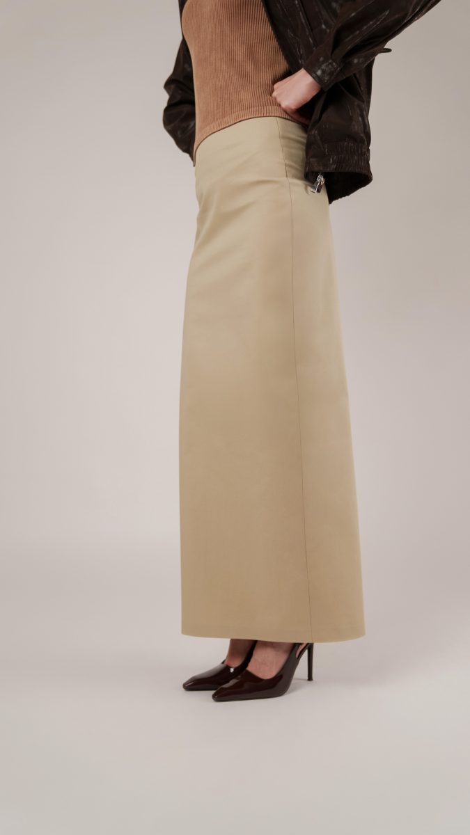 Pasadena Pencil Skirt Free Sewing Pattern - Model Photos - Mood Fabrics Sewciety Blog - Free Sewing Pattern MDF469
