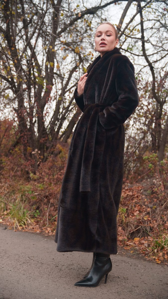 Glacial Duster Coat Free Sewing Pattern - Model Photos - Mood Fabrics Sewciety Blog - Free Sewing Pattern MDF483