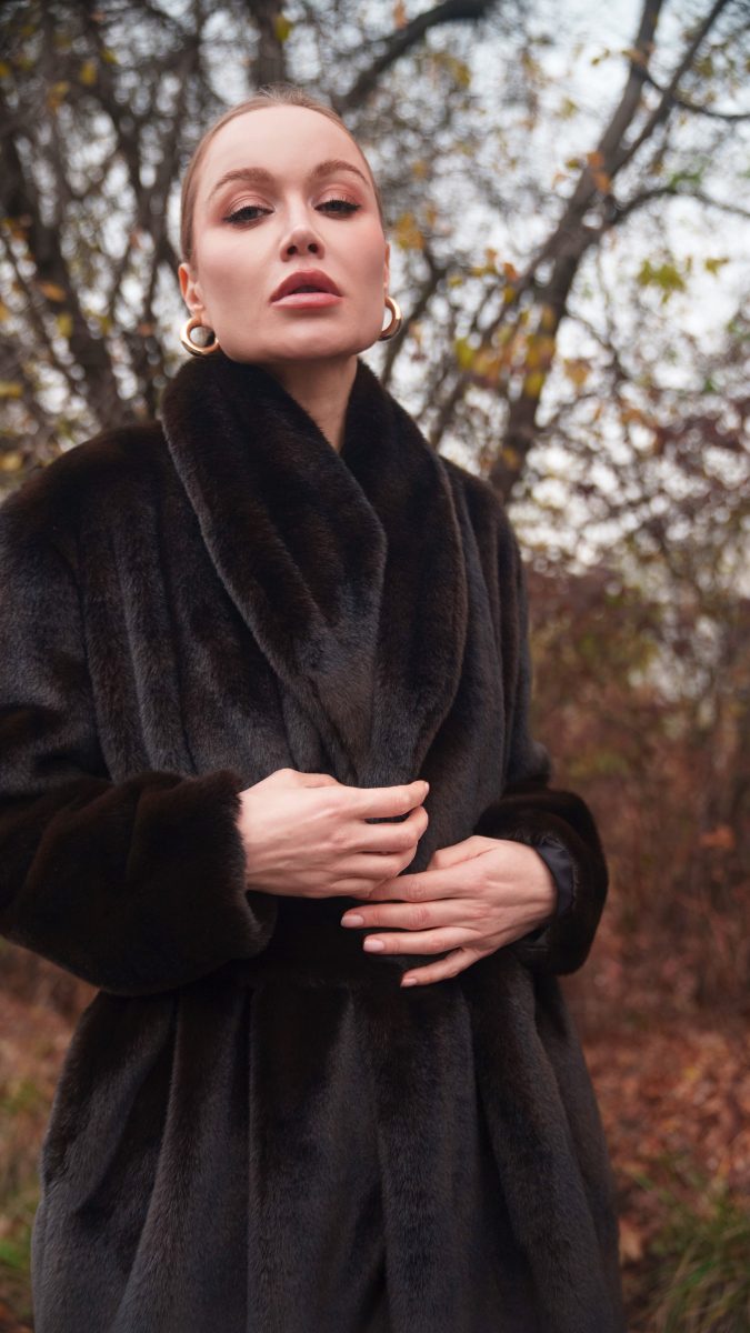 Glacial Duster Coat Free Sewing Pattern - Model Photos - Mood Fabrics Sewciety Blog - Free Sewing Pattern MDF483