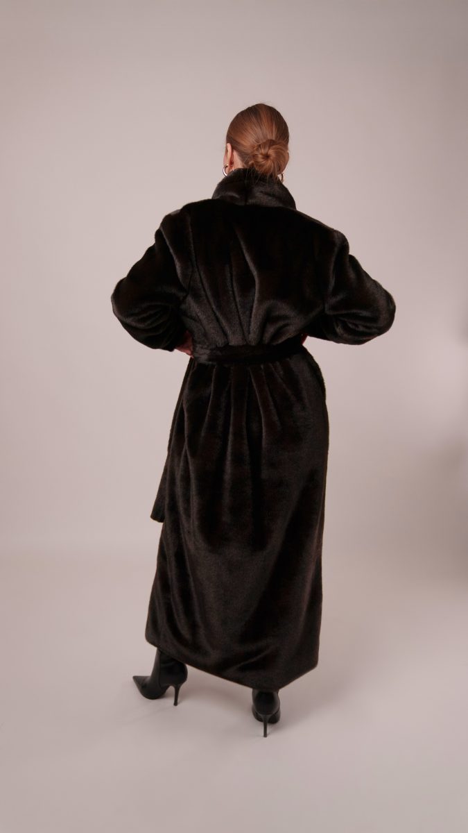 Glacial Duster Coat Free Sewing Pattern - Model Photos - Mood Fabrics Sewciety Blog - Free Sewing Pattern MDF483