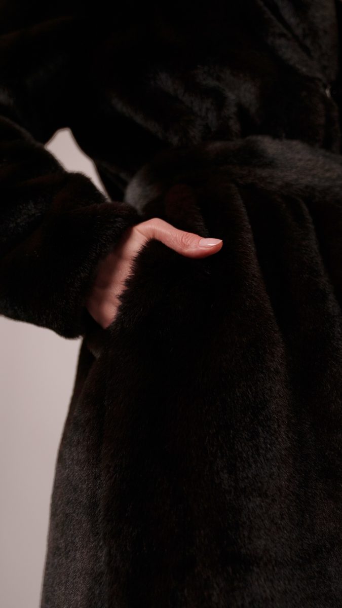 Glacial Duster Coat Free Sewing Pattern - Model Photos - Mood Fabrics Sewciety Blog - Free Sewing Pattern MDF483