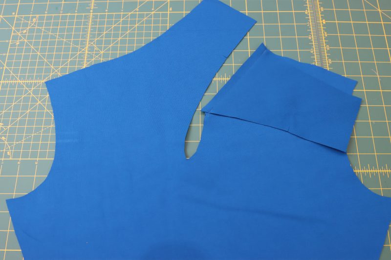 How To Pin Sew Front Neckline Extension - Stretch Ponte Knit - Mood Fabrics - Topeka Keyhole Dress Free Sewing Pattern Tutorial - MDF496 - Mood Fabrics Sewciety Blog - Pin and sew the front neck to the top front.