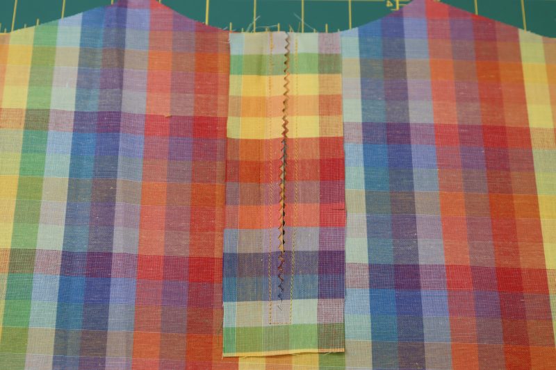 How To Sew Keyhole Facing To Top Back - Gutermann Sew All Thread - Mood Fabrics - Bayport Blouse Free Sewing Pattern Tutorial - MDF494 - Mood Fabrics Sewciety Blog - Sew the keyhole facing to the right side of the back of the blouse.