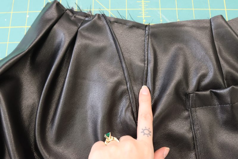 How To Topstitch Pocket Openings - Gutermann Sew All Thread - Mood Fabrics - Dresden Shorts Free Sewing Pattern Tutorial - MDF493 - Mood Fabrics Sewciety Blog - Topstitch the pocket opening.