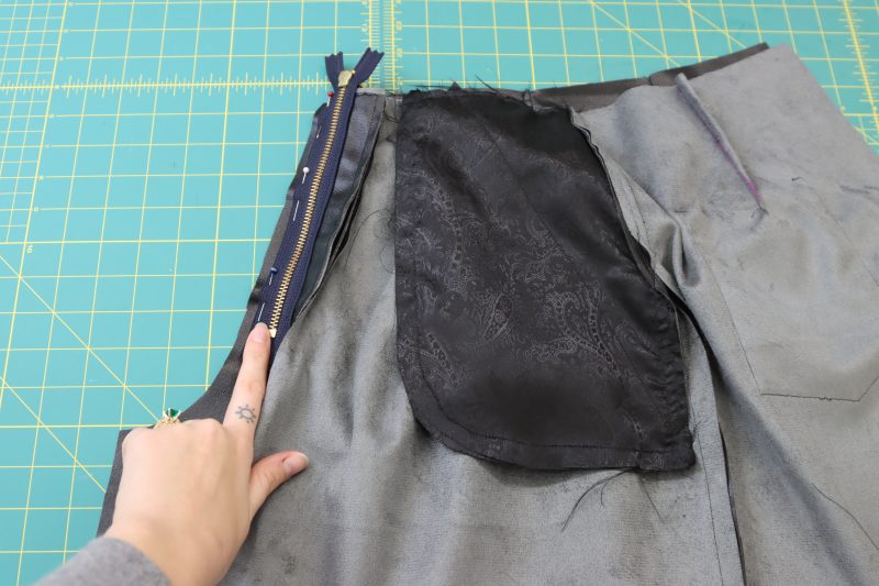 How To Pin Zipper To Opposite Side - Metal Zipper - Mood Fabrics - Dresden Shorts Free Sewing Pattern Tutorial - MDF493 - Mood Fabrics Sewciety Blog - Pin the zipper to the opposite side of the shorts center front.
