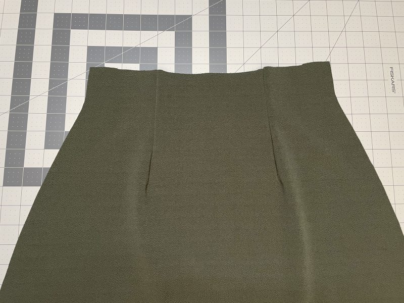 How To Sew Darts - Stretch Liverpool Knit - Mood Fabrics - Marin Mini Skirt Free Sewing Pattern Tutorial - MDF499 - Mood Fabrics Sewciety Blog - Sew the darts.