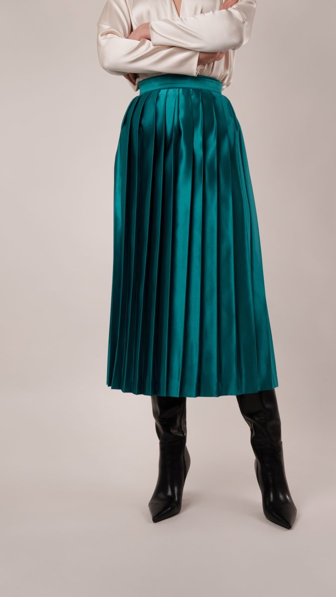 Poseidon Pleated Skirt Free Sewing Pattern - Model Photos - Mood Fabrics Sewciety Blog - Free Sewing Pattern MDF510