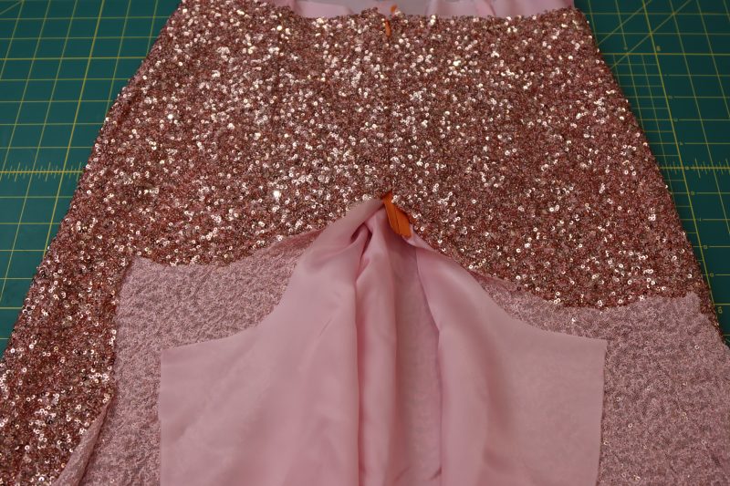 How To Close Zipper - Invisible Zipper - Mood Fabrics - Morganite Waistcoat Ensemble Free Sewing Pattern Tutorial - MDF519 - Mood Fabrics Sewciety Blog - Zip the zipper.
