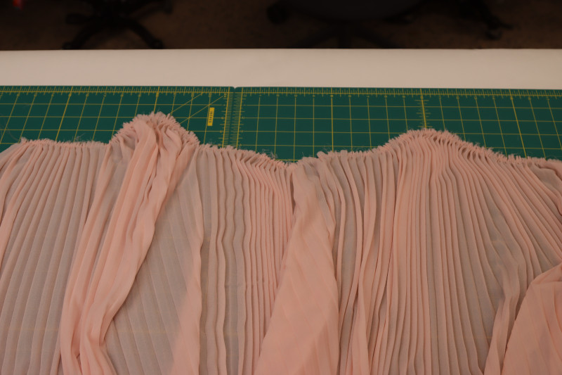 How To Gather Waistline Of Pleated Skirt - Gutermann Sew All Thread - Mood Fabrics - Pyrite Pleated Dress Free Sewing Pattern Tutorial - MDF527 - Mood Fabrics Sewciety Blog - Gather the waistline of the pleated skirt.