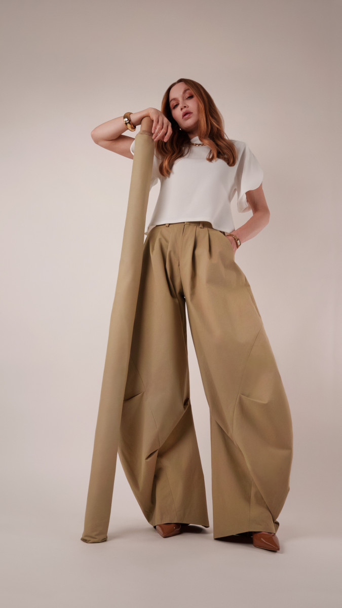Lucca Tailored Barrel-Leg Pants Free Sewing Pattern - Model Photos - Mood Fabrics Sewciety Blog - Free Sewing Pattern MDF523