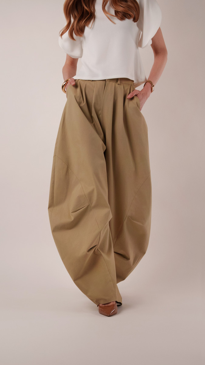 Lucca Tailored Barrel-Leg Pants Free Sewing Pattern - Model Photos - Mood Fabrics Sewciety Blog - Free Sewing Pattern MDF523