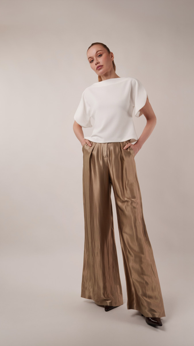 Merano Balloon Sleeve Blouse Free Sewing Pattern - Model Photos - Mood Fabrics Sewciety Blog - Free Sewing Pattern MDF522