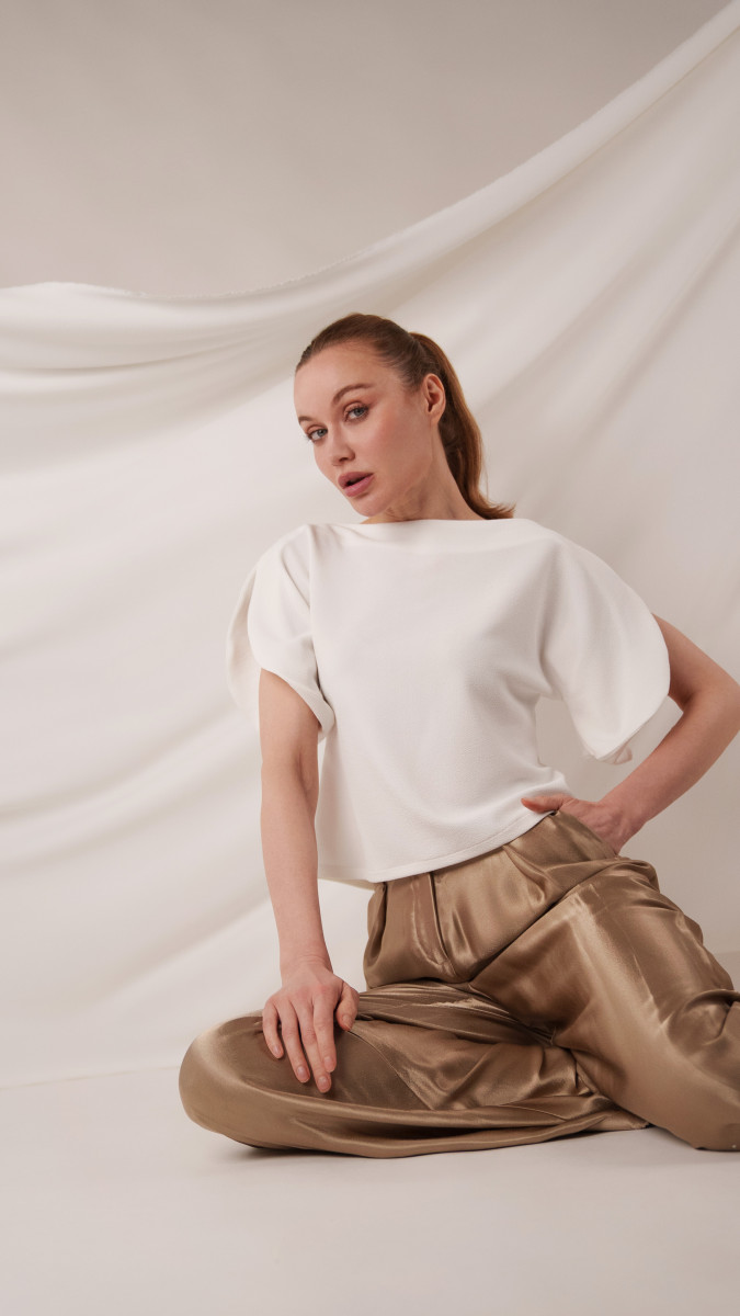 Merano Balloon Sleeve Blouse Free Sewing Pattern - Model Photos - Mood Fabrics Sewciety Blog - Free Sewing Pattern MDF522