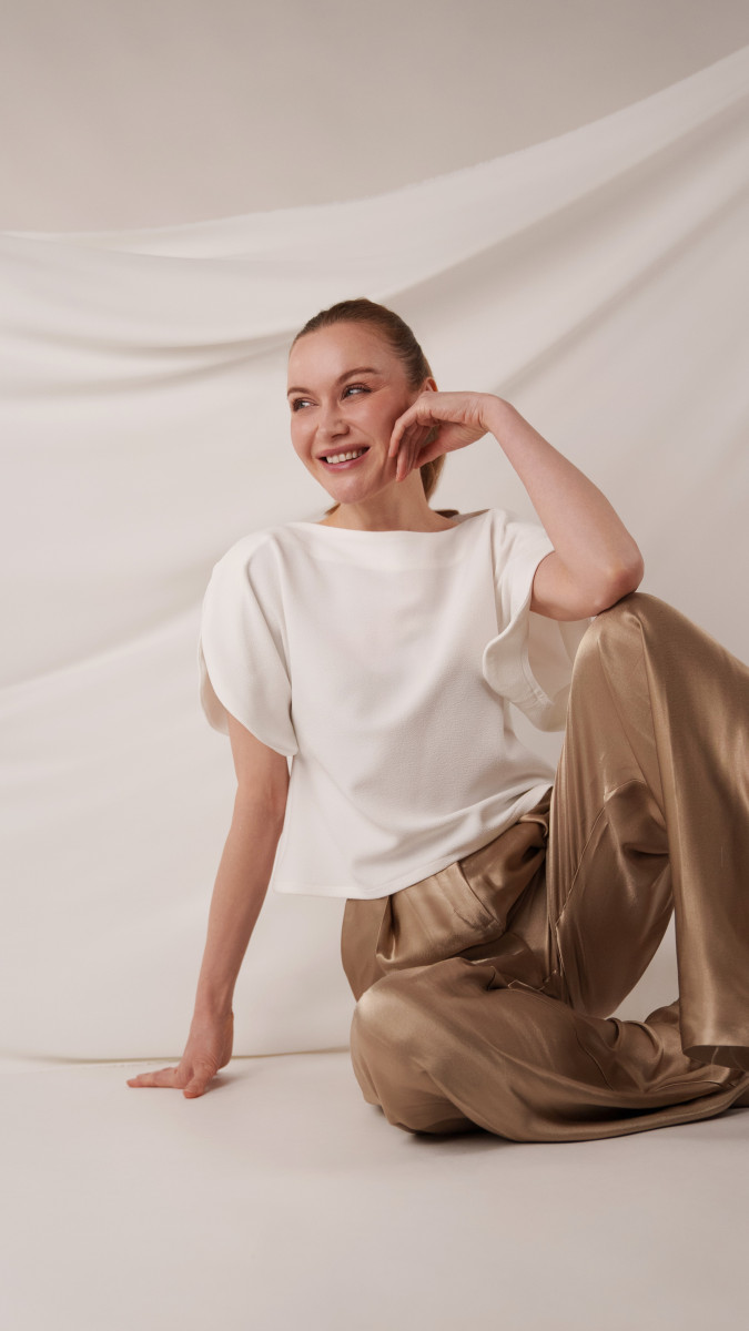 Merano Balloon Sleeve Blouse Free Sewing Pattern - Model Photos - Mood Fabrics Sewciety Blog - Free Sewing Pattern MDF522