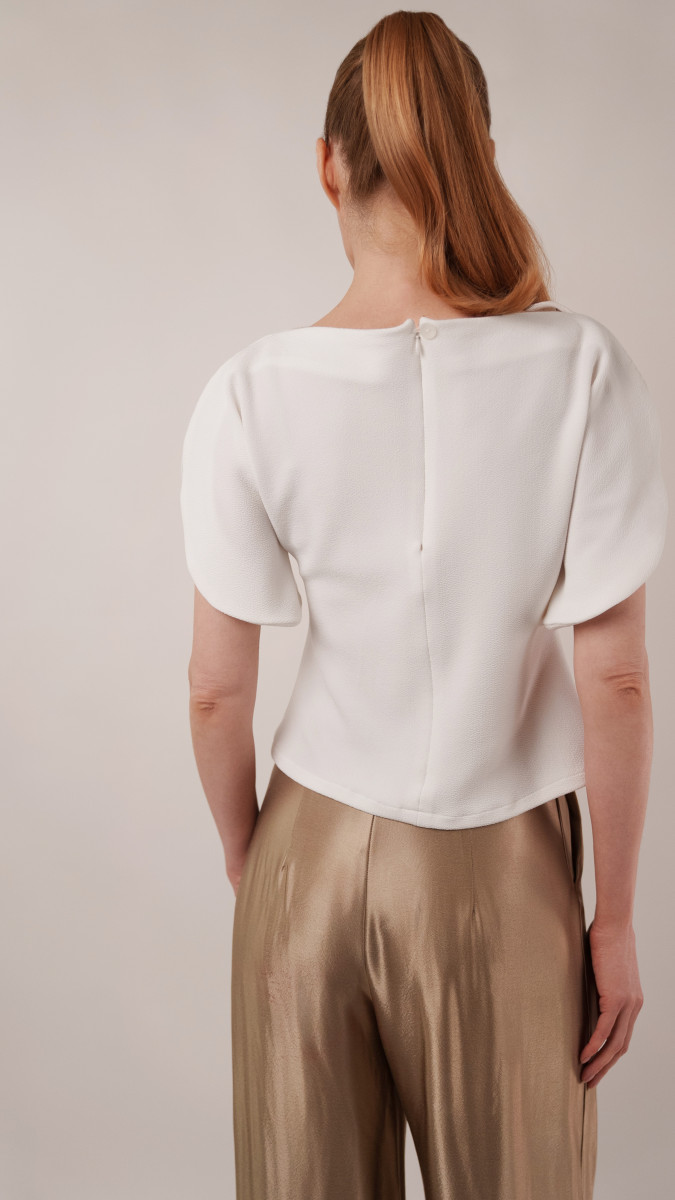 Merano Balloon Sleeve Blouse Free Sewing Pattern - Model Photos - Mood Fabrics Sewciety Blog - Free Sewing Pattern MDF522