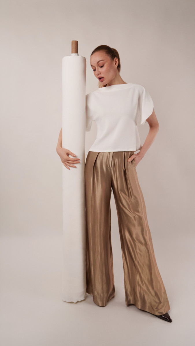 Merano Balloon Sleeve Blouse Free Sewing Pattern - Model Photos - Mood Fabrics Sewciety Blog - Free Sewing Pattern MDF522