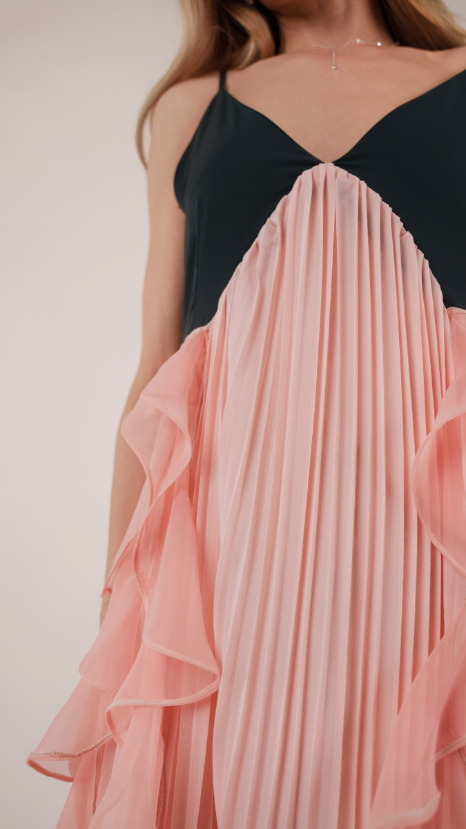 Pyrite Pleated Dress Free Sewing Pattern - Model Photos - Mood Fabrics Sewciety Blog - Free Sewing Pattern MDF527