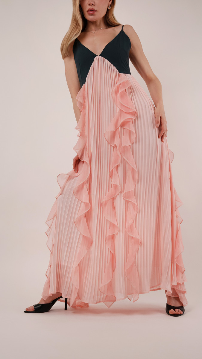 Pyrite Pleated Dress Free Sewing Pattern - Model Photos - Mood Fabrics Sewciety Blog - Free Sewing Pattern MDF527