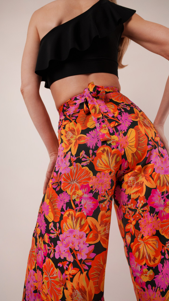 Kythera Wide-Leg Beach Pants Free Sewing Pattern - Model Photos - Mood Fabrics Sewciety Blog - Free Sewing Pattern MDF532