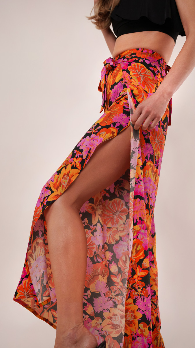 Kythera Wide-Leg Beach Pants Free Sewing Pattern - Model Photos - Mood Fabrics Sewciety Blog - Free Sewing Pattern MDF532