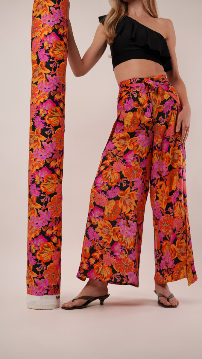 Kythera Wide-Leg Beach Pants Free Sewing Pattern - Model Photos - Mood Fabrics Sewciety Blog - Free Sewing Pattern MDF532