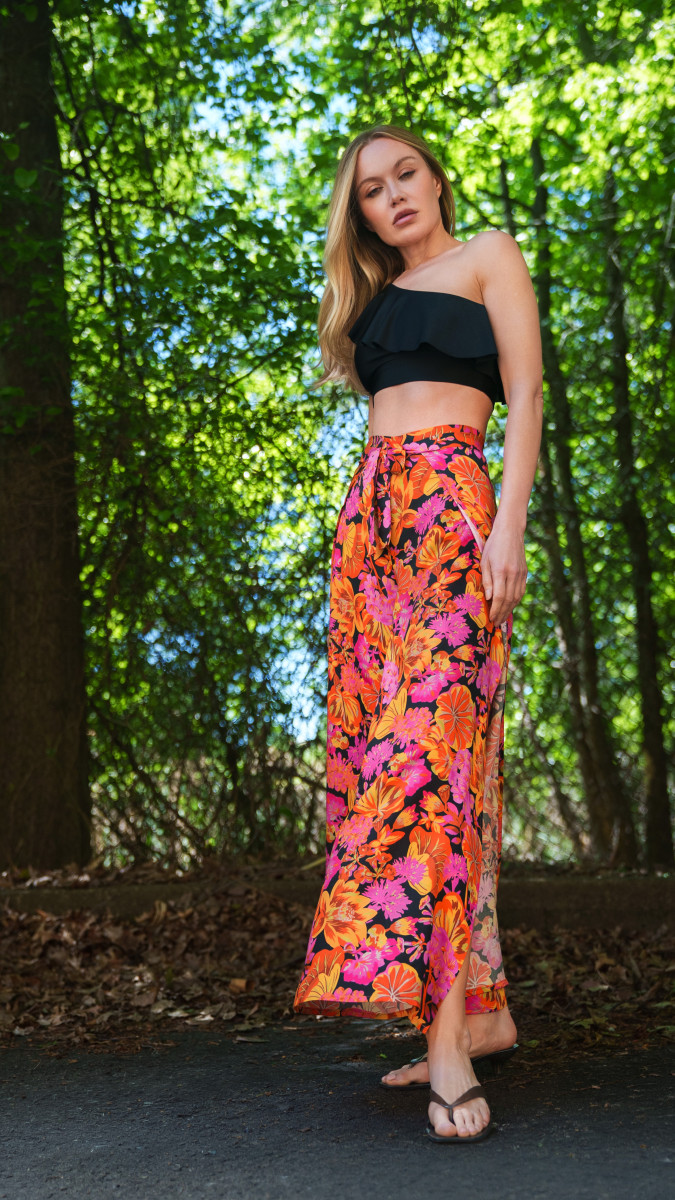 Kythera Wide-Leg Beach Pants Free Sewing Pattern - Model Photos - Mood Fabrics Sewciety Blog - Free Sewing Pattern MDF532