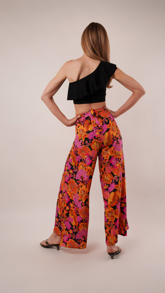 Kythera Wide-Leg Beach Pants Free Sewing Pattern - Model Photos - Mood Fabrics Sewciety Blog - Free Sewing Pattern MDF532