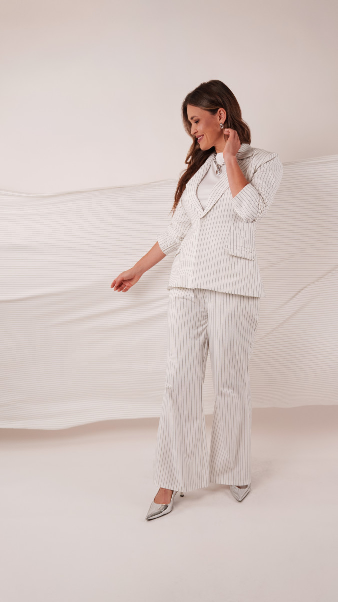 Heir Blazer and Flared Trousers Free Sewing Pattern - Model Photos - Mood Fabrics Sewciety Blog - Free Sewing Pattern MDF547
