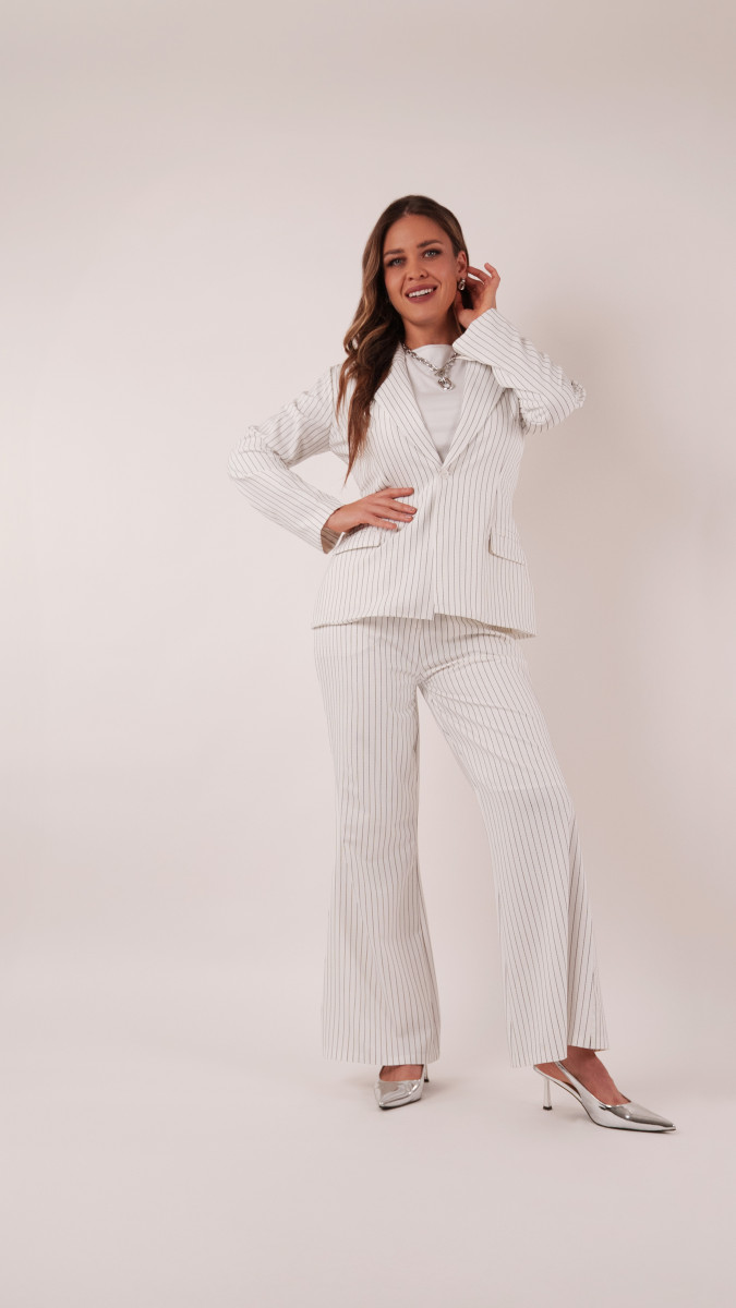 Heir Blazer and Flared Trousers Free Sewing Pattern - Model Photos - Mood Fabrics Sewciety Blog - Free Sewing Pattern MDF547