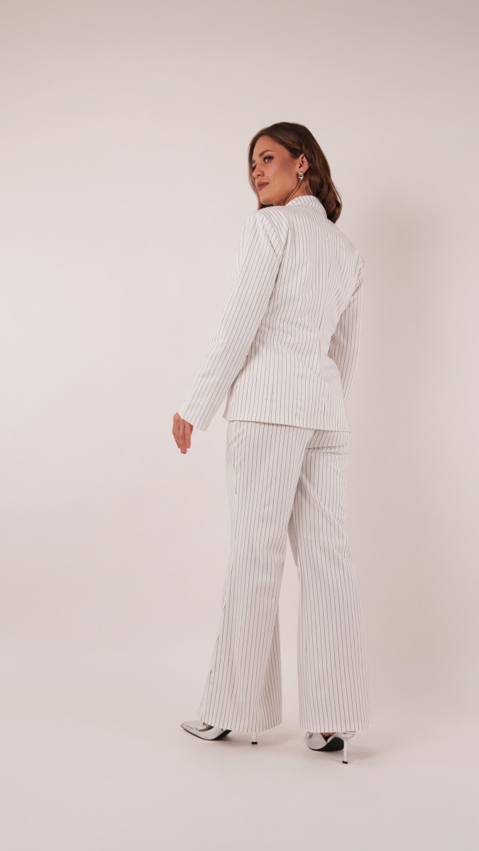 Heir Blazer and Flared Trousers Free Sewing Pattern - Model Photos - Mood Fabrics Sewciety Blog - Free Sewing Pattern MDF547
