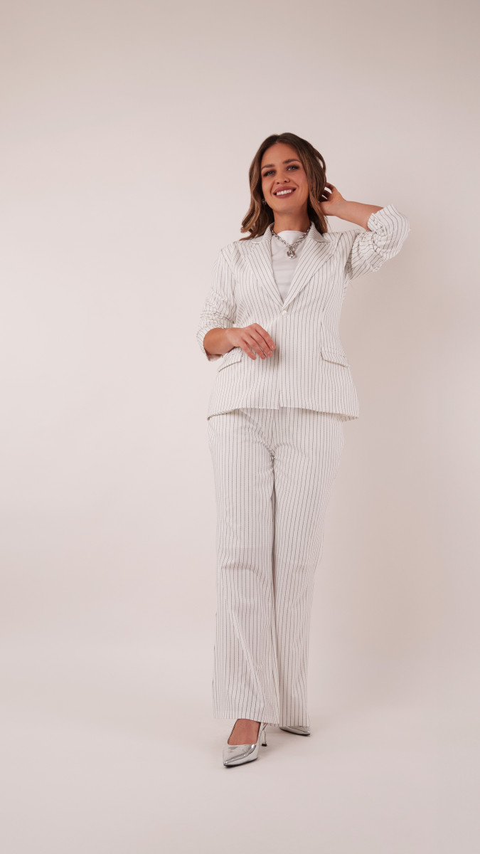Heir Blazer and Flared Trousers Free Sewing Pattern - Model Photos - Mood Fabrics Sewciety Blog - Free Sewing Pattern MDF547