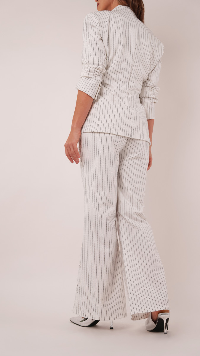 Heir Blazer and Flared Trousers Free Sewing Pattern - Model Photos - Mood Fabrics Sewciety Blog - Free Sewing Pattern MDF547