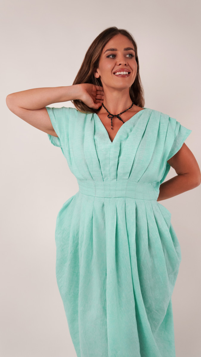 The Larimar Cocoon Dress Free Sewing Pattern - Model Photos - Mood Fabrics Sewciety Blog - Free Sewing Pattern MDF542