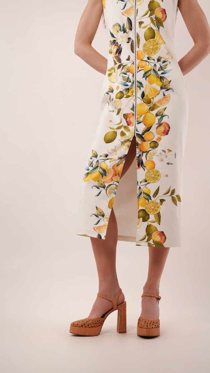Amalfi Zip-Front Midi Resort Dress Free Sewing Pattern - Model Photos - Mood Fabrics Sewciety Blog - Free Sewing Pattern MDF536