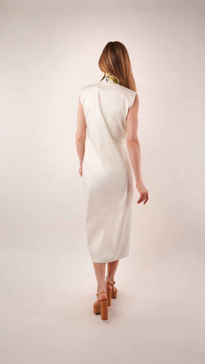 Amalfi Zip-Front Midi Resort Dress Free Sewing Pattern - Model Photos - Mood Fabrics Sewciety Blog - Free Sewing Pattern MDF536