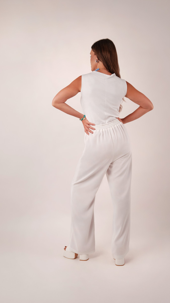 Ojai Reversible Wide-Leg Pants Free Sewing Pattern - Model Photos - Mood Fabrics Sewciety Blog - Free Sewing Pattern MDF545