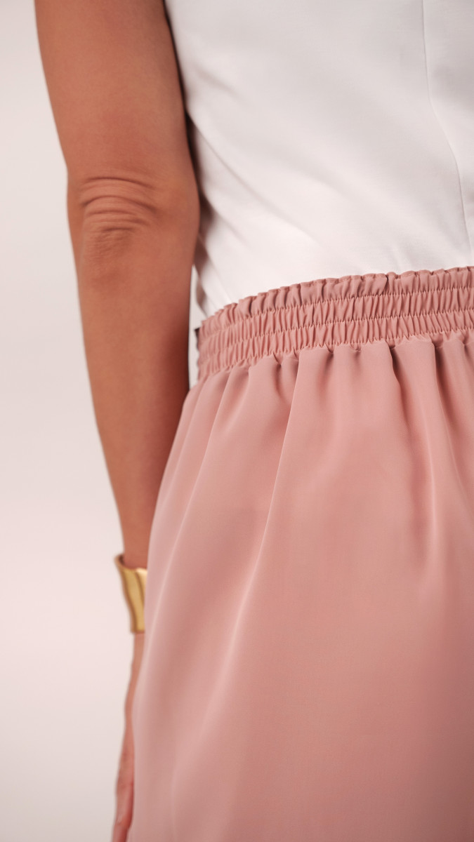 Ojai Reversible Wide-Leg Pants Free Sewing Pattern - Model Photos - Mood Fabrics Sewciety Blog - Free Sewing Pattern MDF545