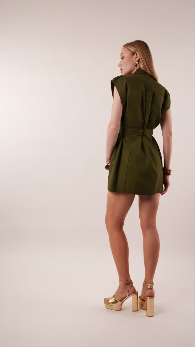 Kalla Ensemble Free Sewing Pattern - Model Photos - Mood Fabrics Sewciety Blog - Free Sewing Pattern MDF346